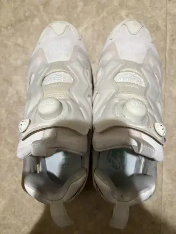 리복 Instapump Fury 화이트