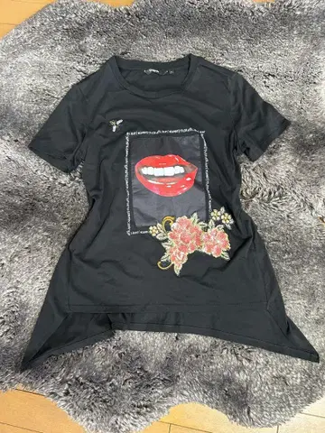 데시구알 티셔츠 숏 슬리브 LIPS