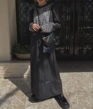 아메리 엘핀 자수 카프탄 드레스