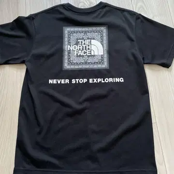 THE NORTH FACE 블랙 반다나 스퀘어 티셔츠 NT32446