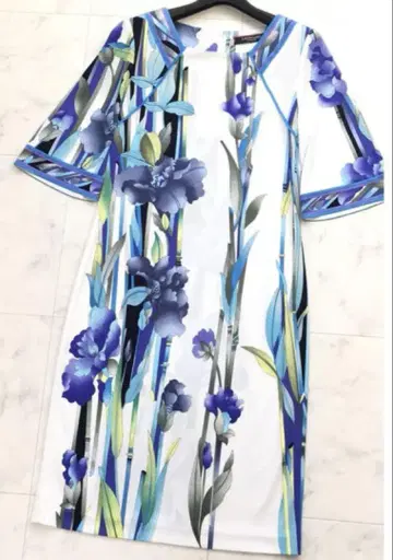 레오나르 38 꽃무늬 반팔 원피스 화이트 블루 칸칸 스커트