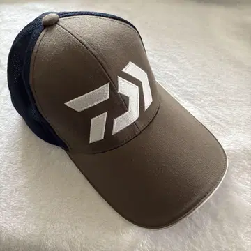 Daiwa 브라운 네이비 캡