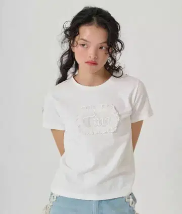 자수 컴팩트 티셔츠 TINA: JOJUN
