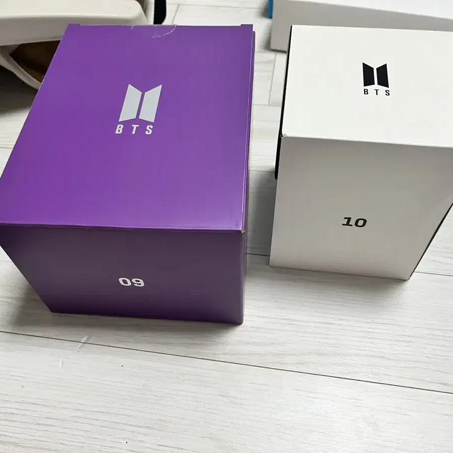 防弾少年団(BTS) - merch box 18 jungkook BTS Jungkook Merch Box 18 (Golden) – MrsMunKorea Shop