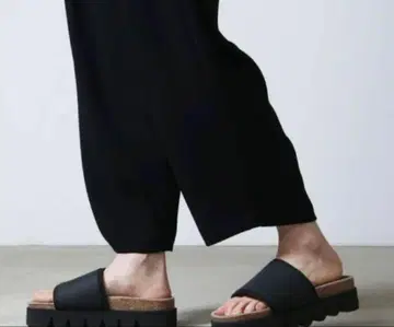 Hender Scheme caterpillar 카마보코 샌들