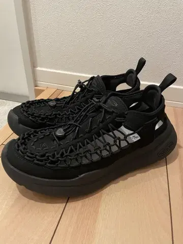 KEEN UNEEK WK 27.5cm