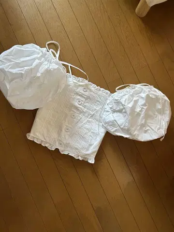 릴릴리 블라우스 퍼프 슬리브 뷔스티에