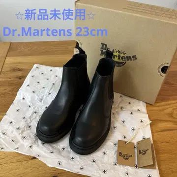 Dr. Martens 블랙 사이드 고어 부츠