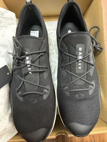 오클리 블랙 스니커즈 32cm
