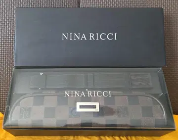 NINA RICCI 펜 케이스와 부채 세트