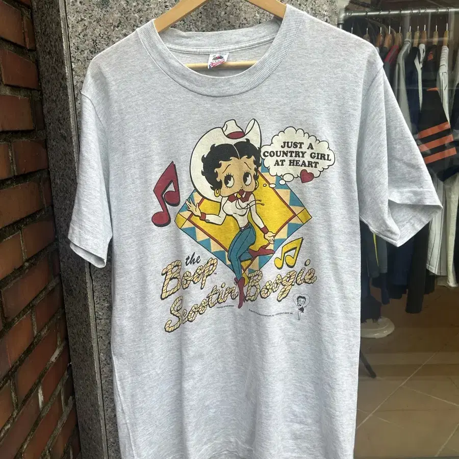betcover md T-shirt on Bunjang Global Site.