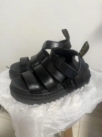 Dr.Martens 샌들 (7/23까지)