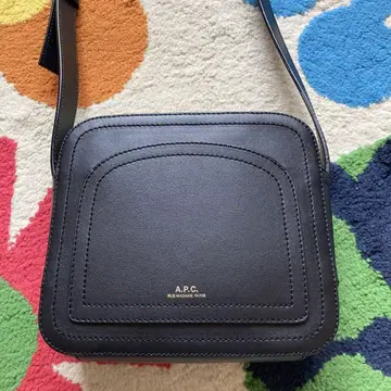 A.P.C 아페쎄 루이 제트 스퀘어 숄더백 가죽 블랙