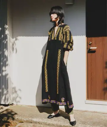 freada 프리다 인도 개더 슬리브 자수 스모크 원피스