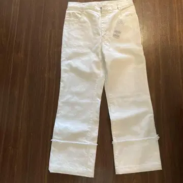 BEIGE 화이트 플레어 데님 팬츠 사이즈 4 미사용 새상품