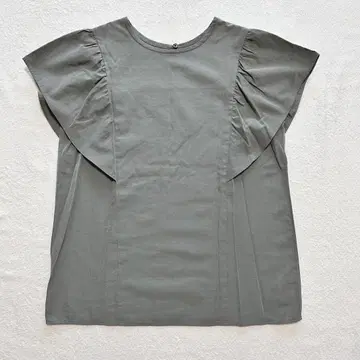 새상품급 Spick & Span 플러터 슬리브 블라우스 카키