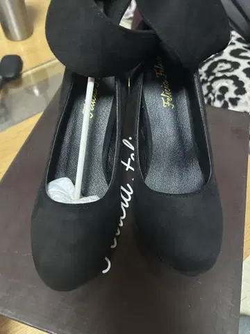 페리시아 페리체 하이힐