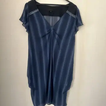 네이비 블루 쉬폰 드레스 플레어 슬리브