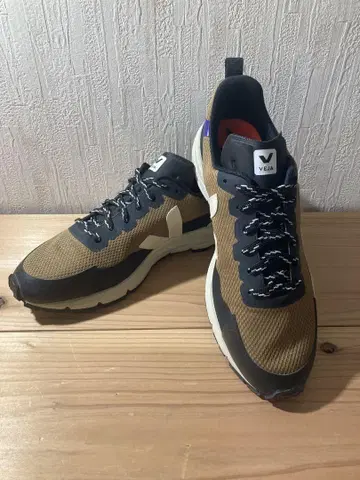VEJA DEKKAN 사이즈 42 (27~27.5cm)