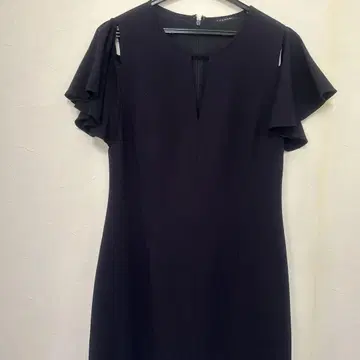 블랙 플레어 슬리브 원피스