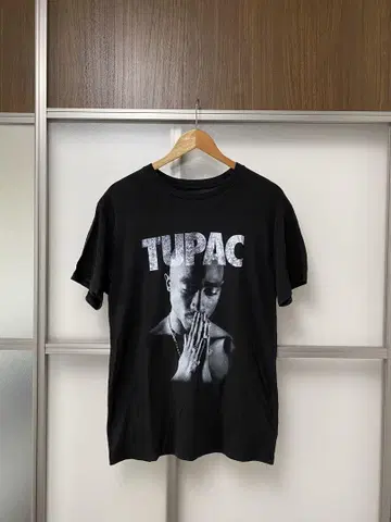 TUPAC 프린트 블랙 티셔츠 M 사이즈