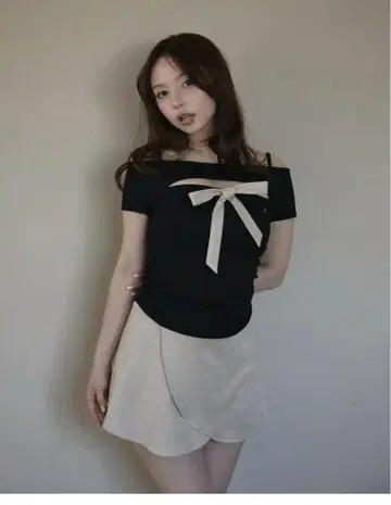 andamry 오프숄더 리본 포함 셋업