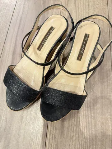 PELLICO 블랙 샌들 37