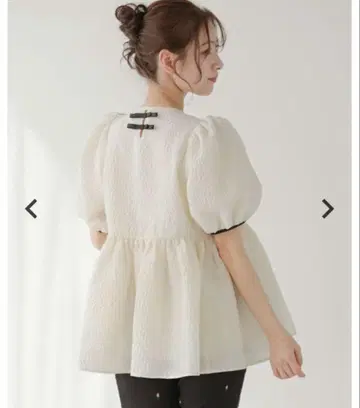 fitmore 백 리본 자카드 페플럼 탑