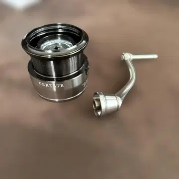 다이와 CERTATE FC LT2500S 스풀 핸들