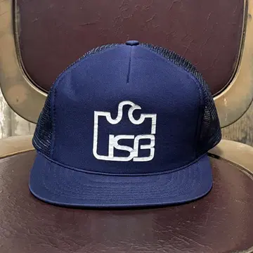 데드스탁 메쉬 캡 네이비 USB 기업 로고 트래커 네이비