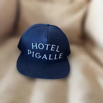 PIGALLE 캡