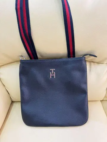 Tommy Hilfiger 네이비 숄더백