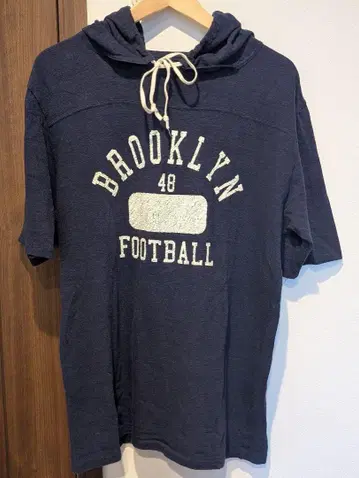 SiFURY 시프리 BROOKLYN 후드 부착 티셔츠