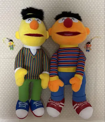 유니클로 KAWS 세서미 스트릿