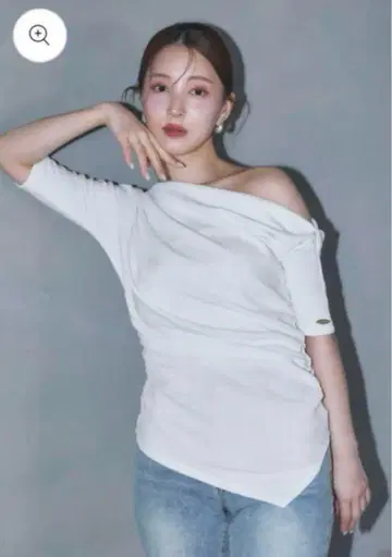 오프숄더 화이트 반팔 상의