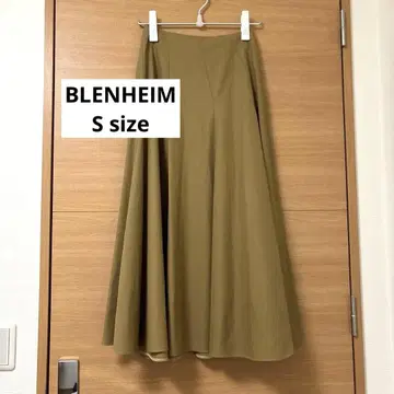 새상품급 BLENHEIM 브렌헤임 볼륨 스커트 S 사이즈 카멜
