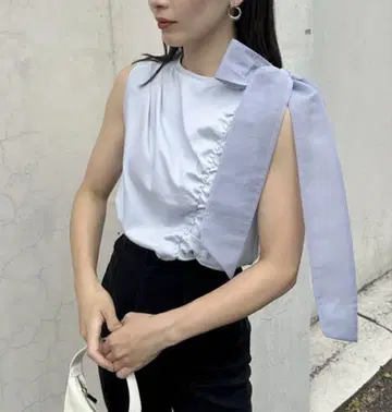 새상품 SNIDEL 벨로아 리본 개더 컷 풀오버 슬리브리스 티셔츠