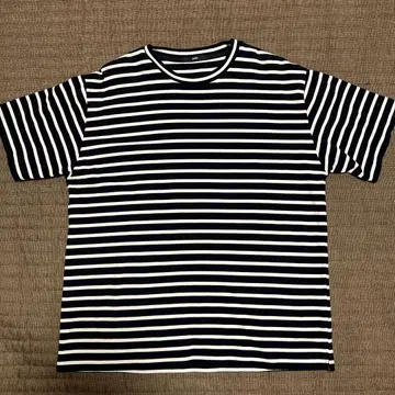 SHIPS 네이비와 화이트 보더 티셔츠