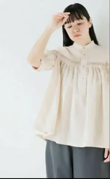 Scye 핀턱 린넨 퍼프 슬리브 블라우스 내추럴 컬러 38