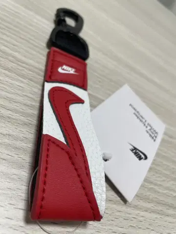Nike 스우시 로고 키링 레드