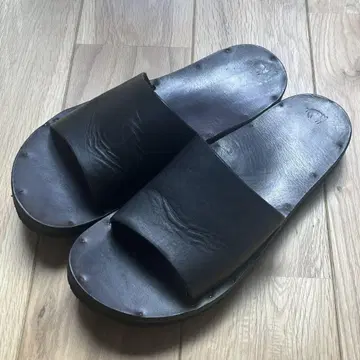 유타 뉴먼 샌들