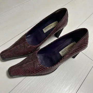 LATITUDE FEMME 버건디 스네이크 스킨 힐
