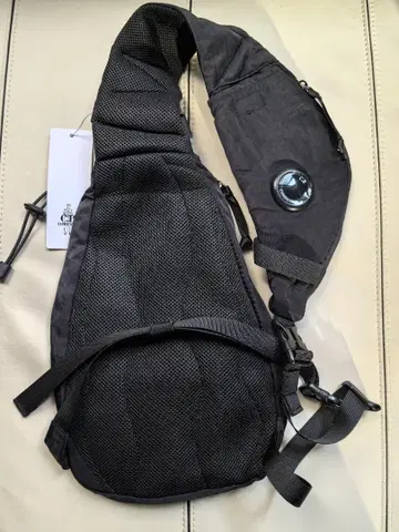 cp company 씨피 컴퍼니 렌즈 숄더백 블랙