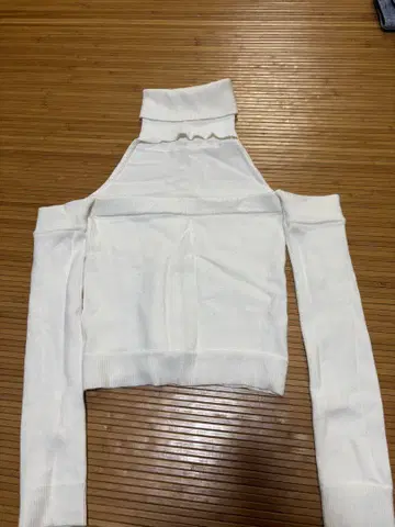 화이트 오프숄더