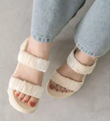 올리브 드 올리브 아이보리 샌들
