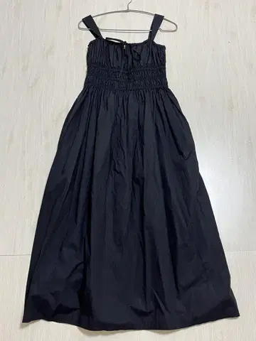 블랙 슬리브리스 롱 원피스 moussy