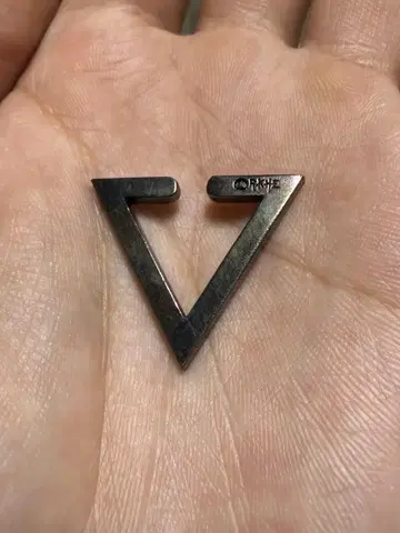 H>FRACTAL TRIANGLE EAR CUFF 블랙