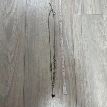 에네스베 빨간색 하트 참 목걸이