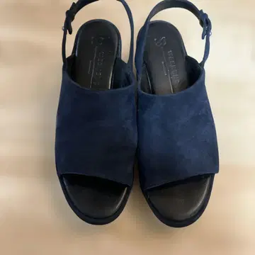 Weekend Max Mara 네이비 스웨이드 웨지솔 샌들