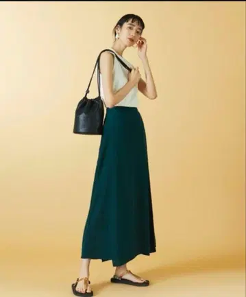 다크 그린 플레어 롱 스커트